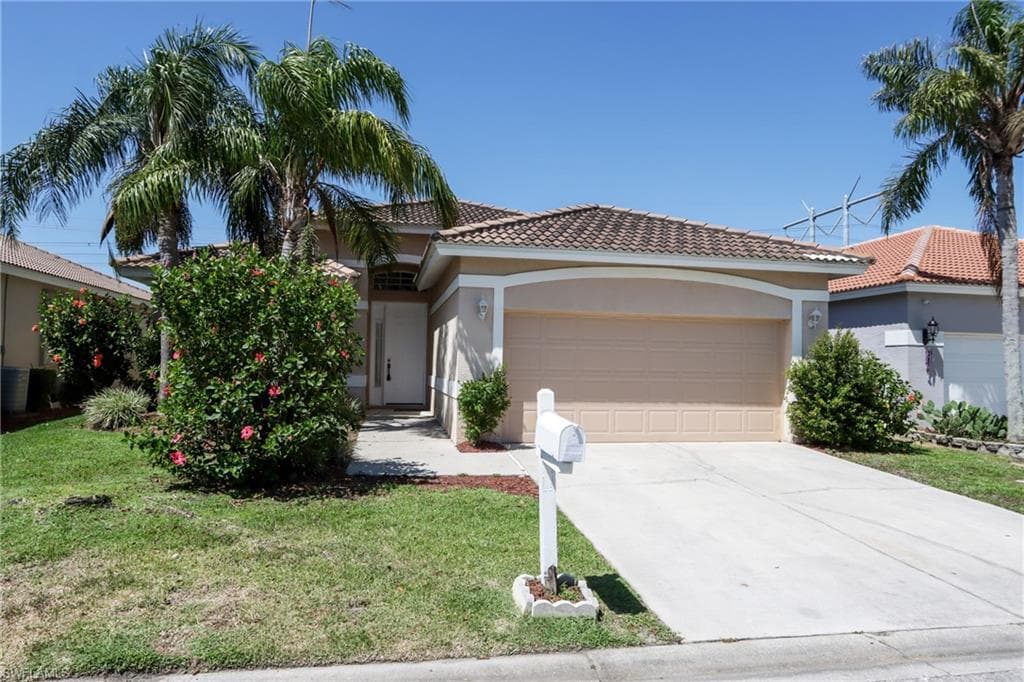 11204 Lakeland CIR FORT MYERS, FL 33913
