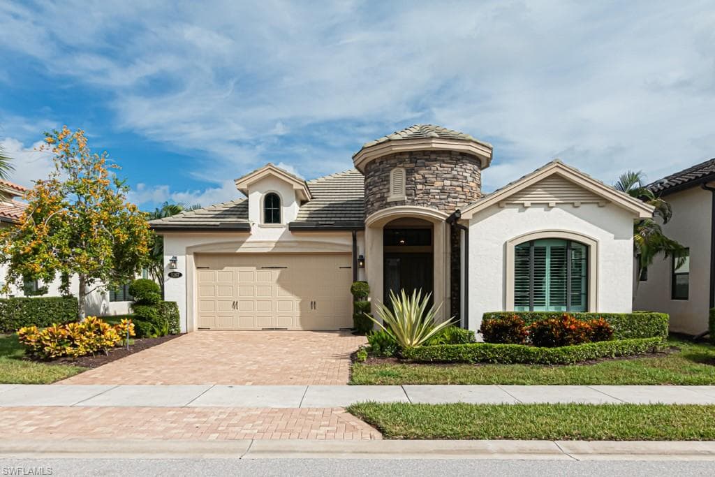 9267 Glenforest DR NAPLES, FL 34120