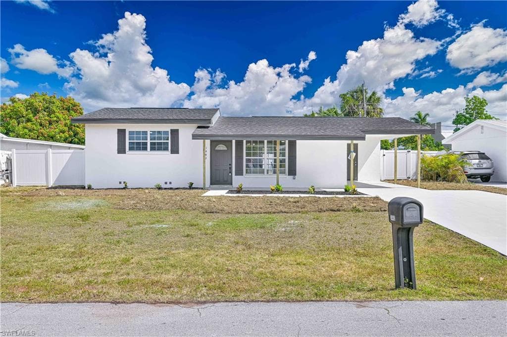1443 Davis DR FORT MYERS, FL 33919