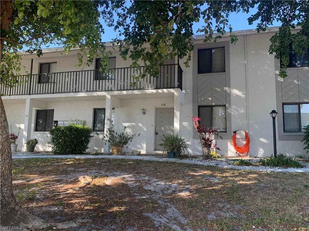 815 Victoria DR 108 CAPE CORAL, FL 33904