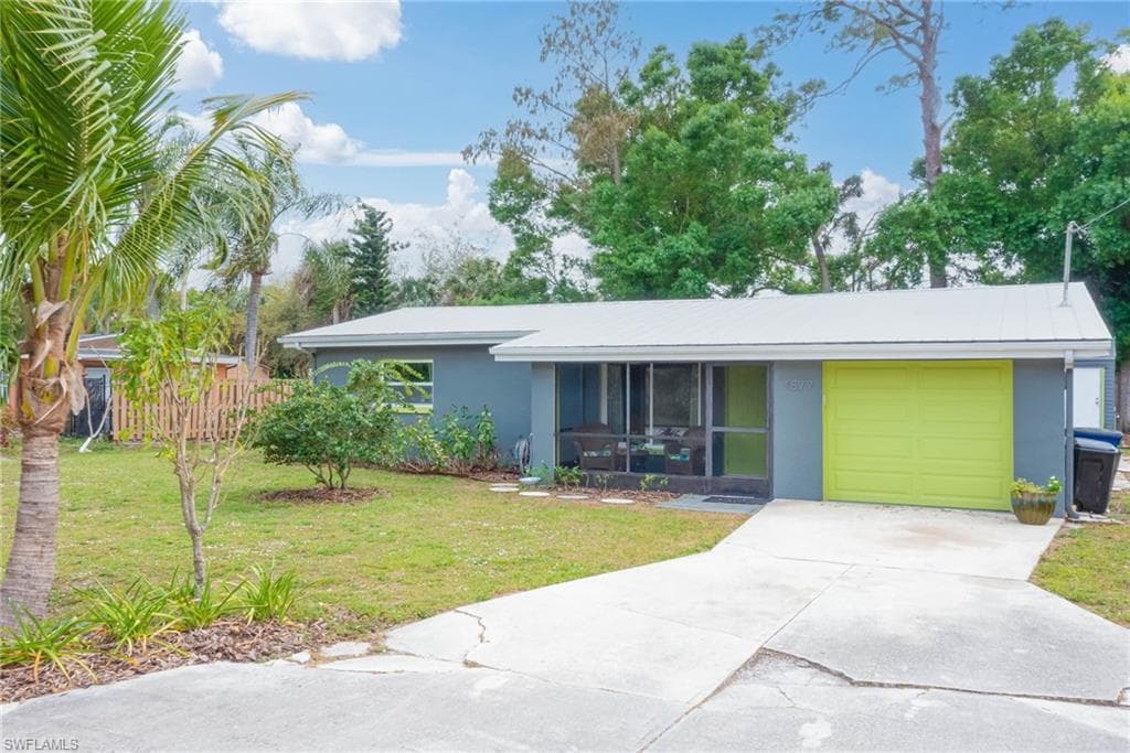 1877 Queen CT NORTH FORT MYERS, FL 33917