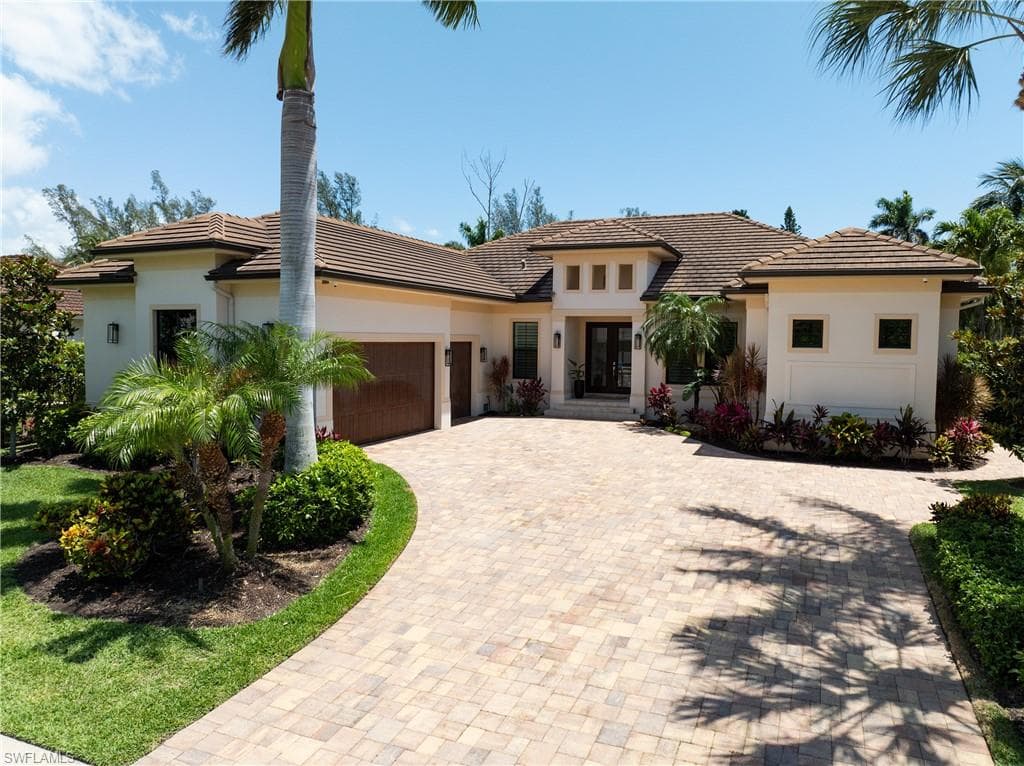686 Hernando DR MARCO ISLAND, FL 34145
