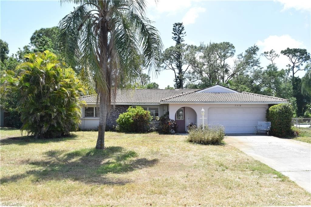 2418 La Salle AVE FORT MYERS, FL 33907