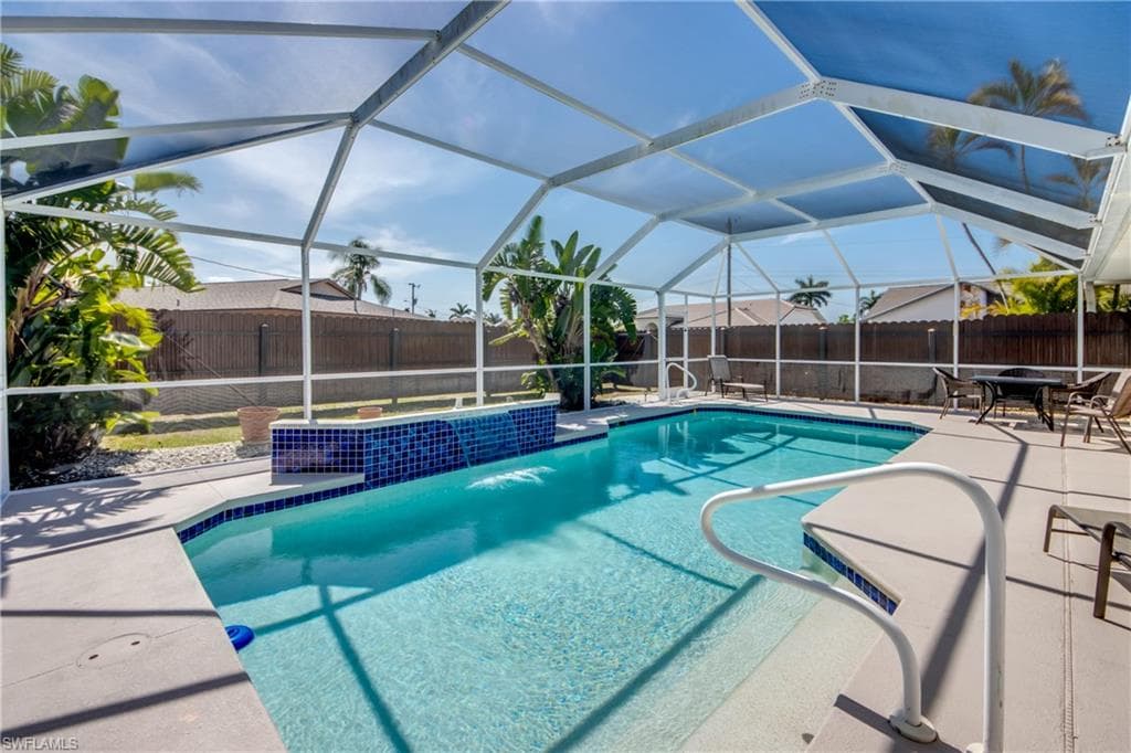 627 SE 20th PL CAPE CORAL, FL 33990