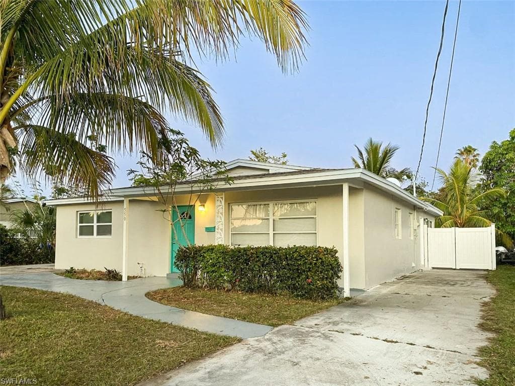 550 14th ST N NAPLES, FL 34102
