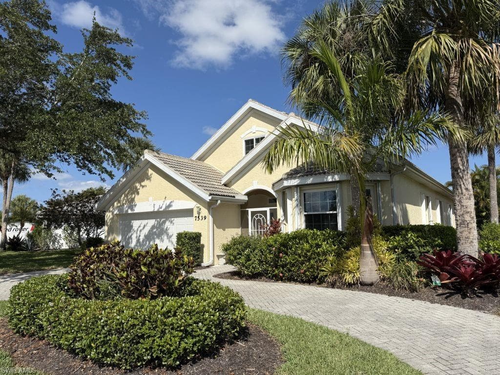 7539 Berkshire Pines DR NAPLES, FL 34104