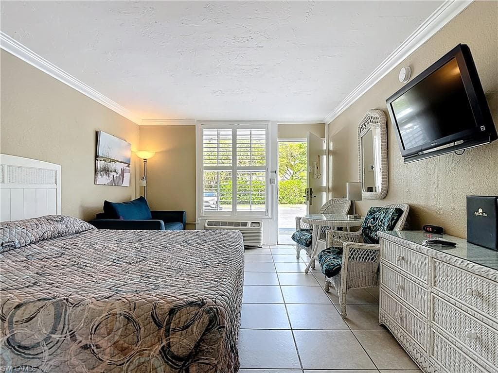 2555 TAMIAMI TRL N 111 NAPLES, FL 34103