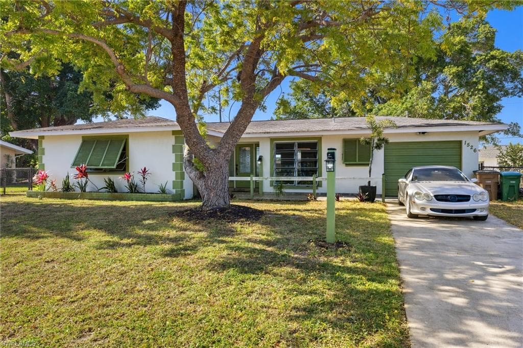 1526 SE 42nd ST CAPE CORAL, FL 33904