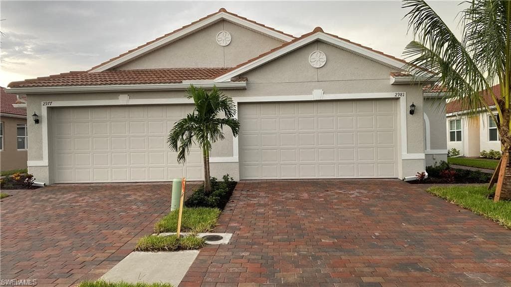 2977 Royal Gardens AVE FORT MYERS, FL 33916
