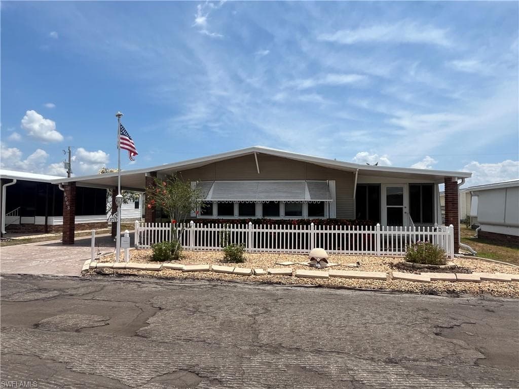 9063 Flamingo CIR NORTH FORT MYERS, FL 33903