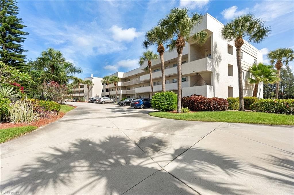 501 Forest Lakes BLVD 111 NAPLES, FL 34105
