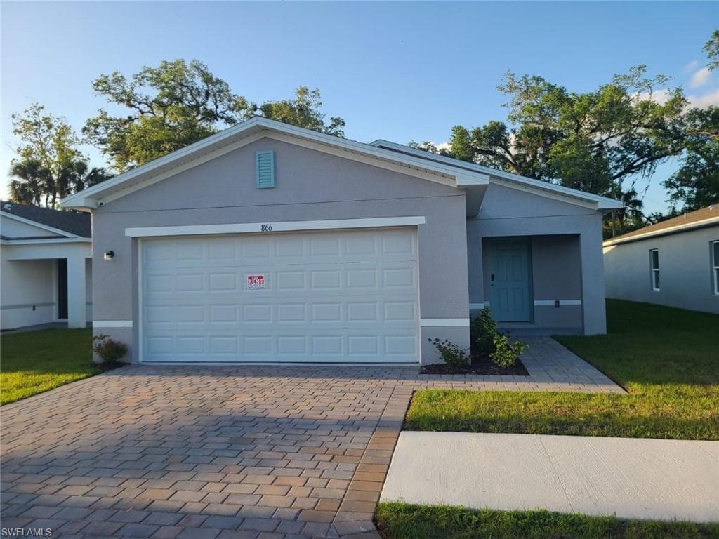 866 Friendship CIR LABELLE, FL 33935