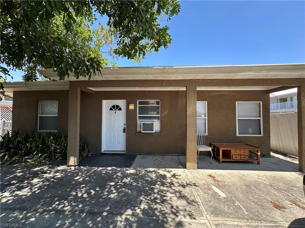 1935 Ricardo AVE FORT MYERS, FL 33901