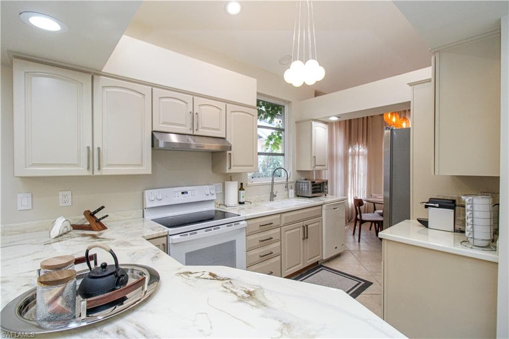 801 99th AVE N NAPLES, FL 34108