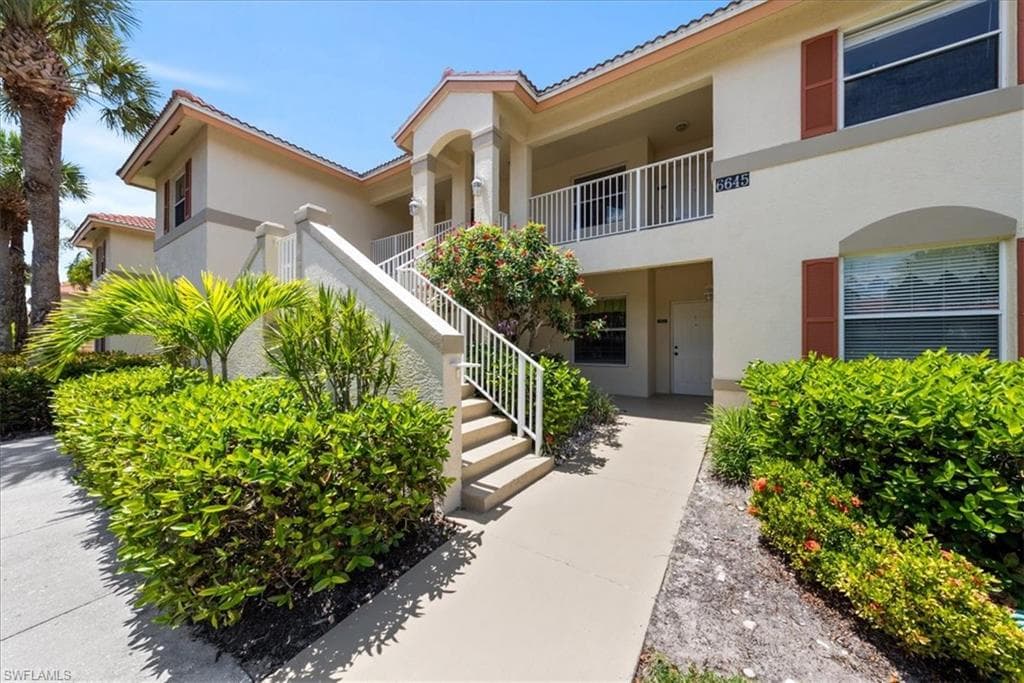 6645 Huntington Lakes CIR 202 NAPLES, FL 34119