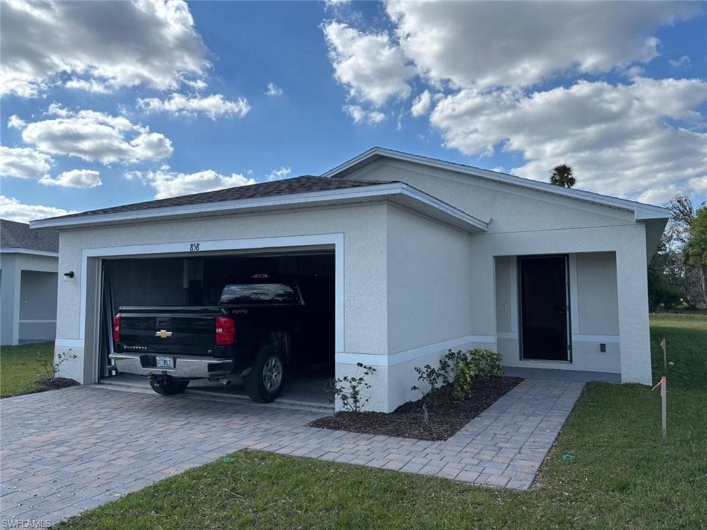 858 Friendship CIR LABELLE, FL 33935