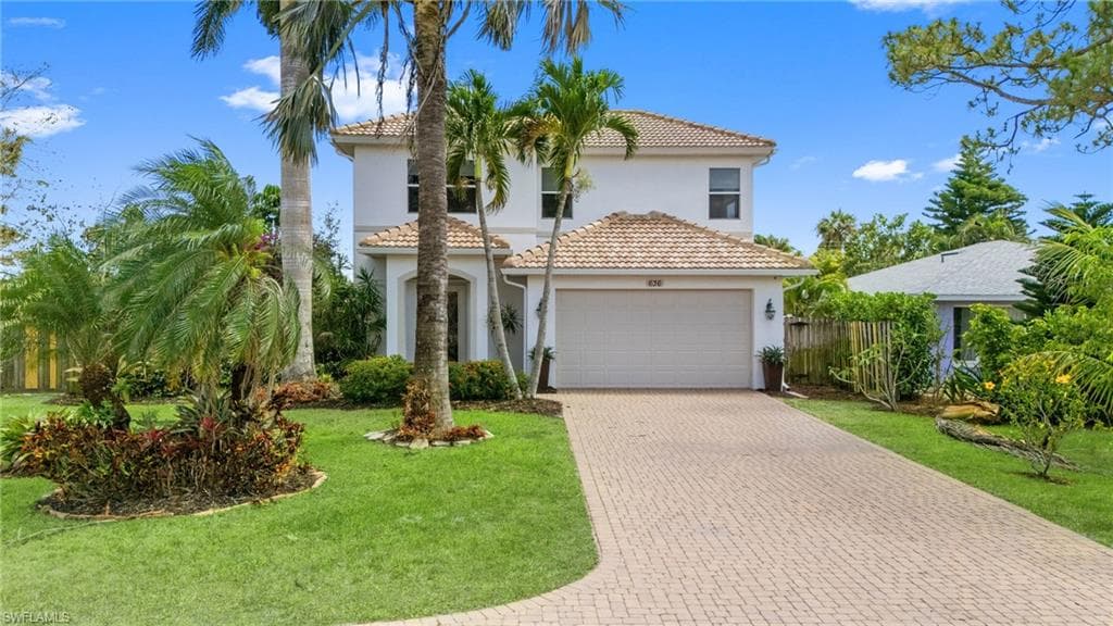 636 102nd AVE N NAPLES, FL 34108