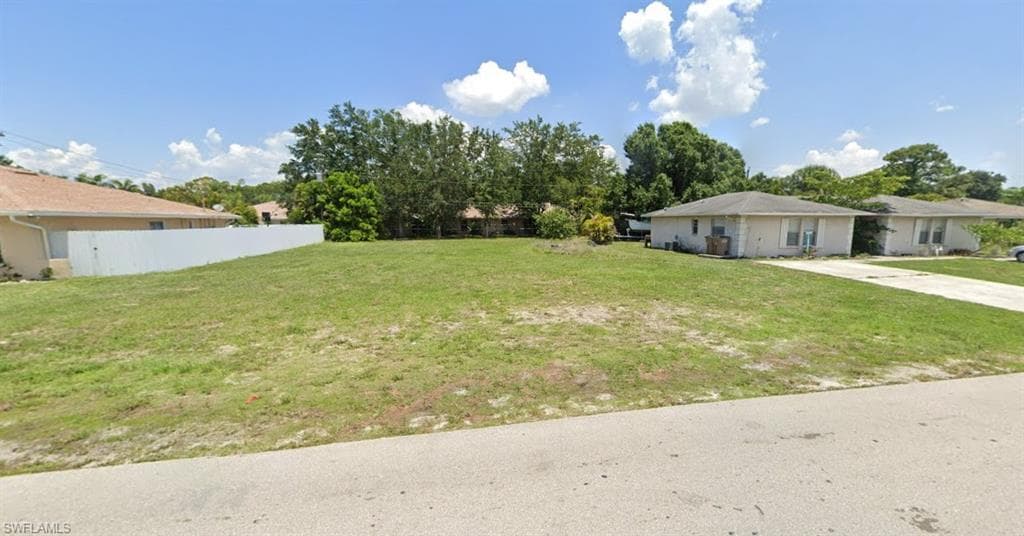 907 SE 23rd PL CAPE CORAL, FL 33990