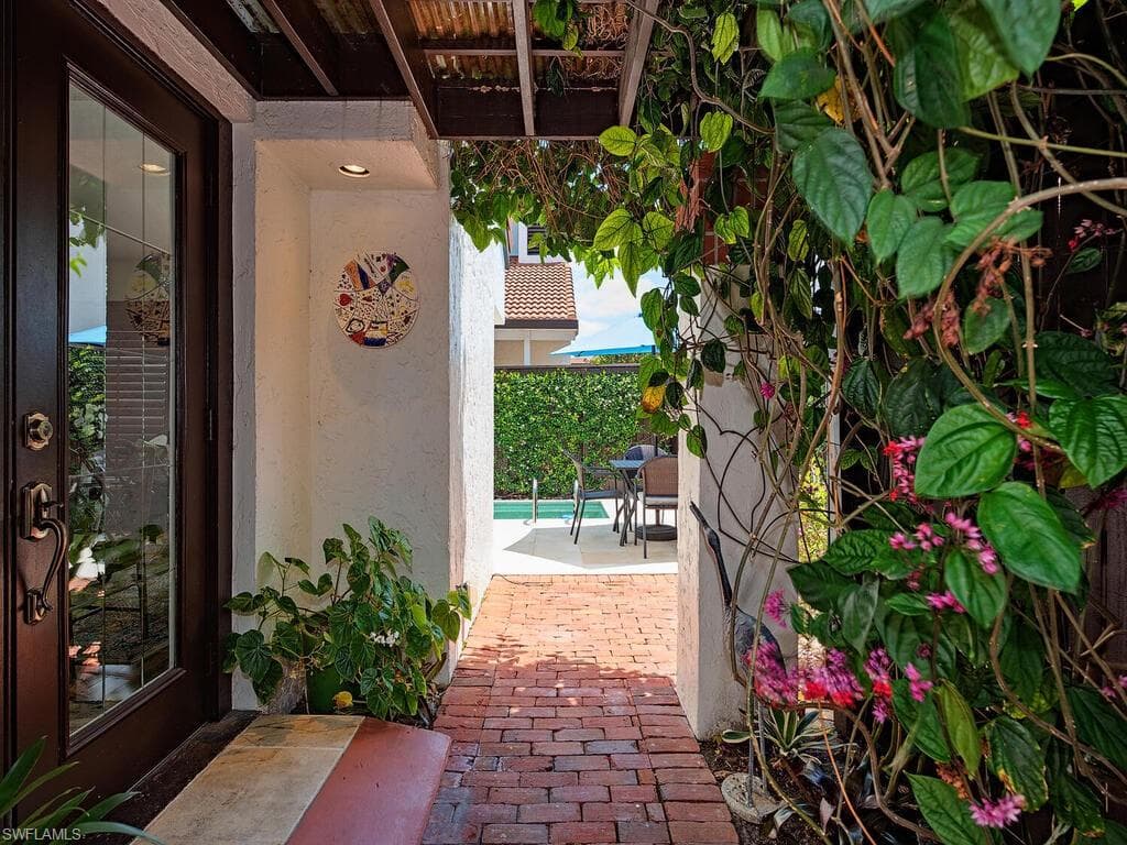 515 Bay Villas LN NAPLES, FL 34108