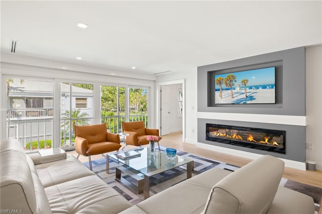 360 10th AVE S B200 NAPLES, FL 34102