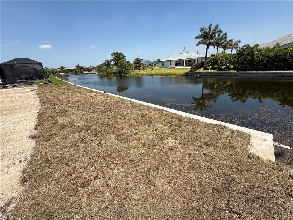 323 SW 26th PL CAPE CORAL, FL 33991