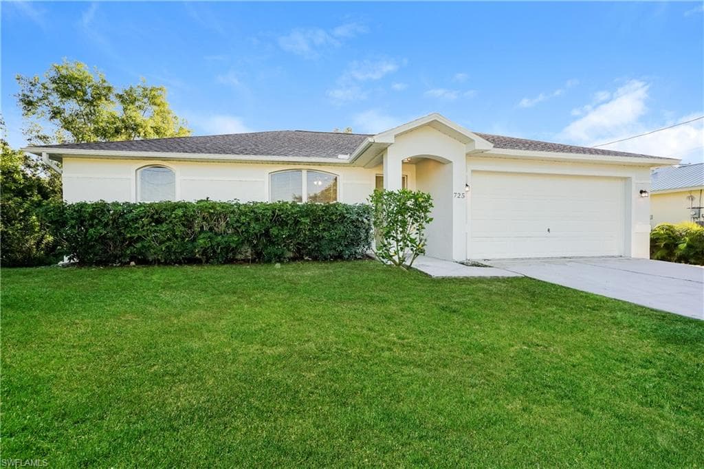 725 Kari CIR LEHIGH ACRES, FL 33974