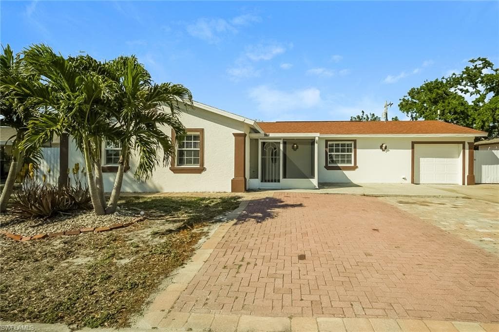 984 Jolly RD NORTH FORT MYERS, FL 33903