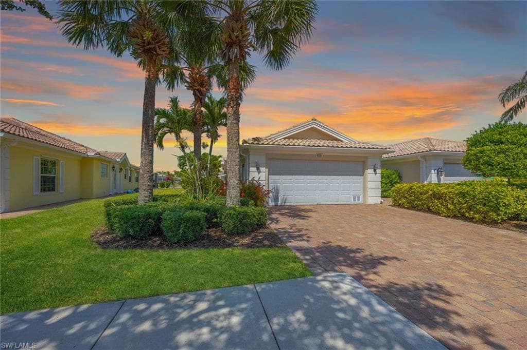 8225 Xenia LN NAPLES, FL 34114