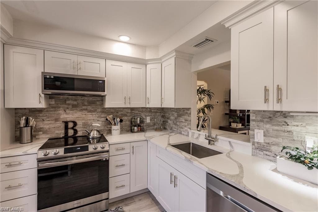 7098 Nantucket CIR 7 NORTH FORT MYERS, FL 33917