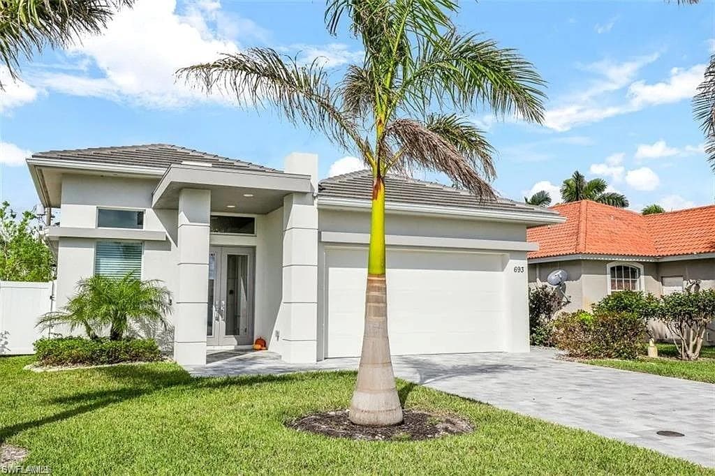 693 105th AVE N NAPLES, FL 34108