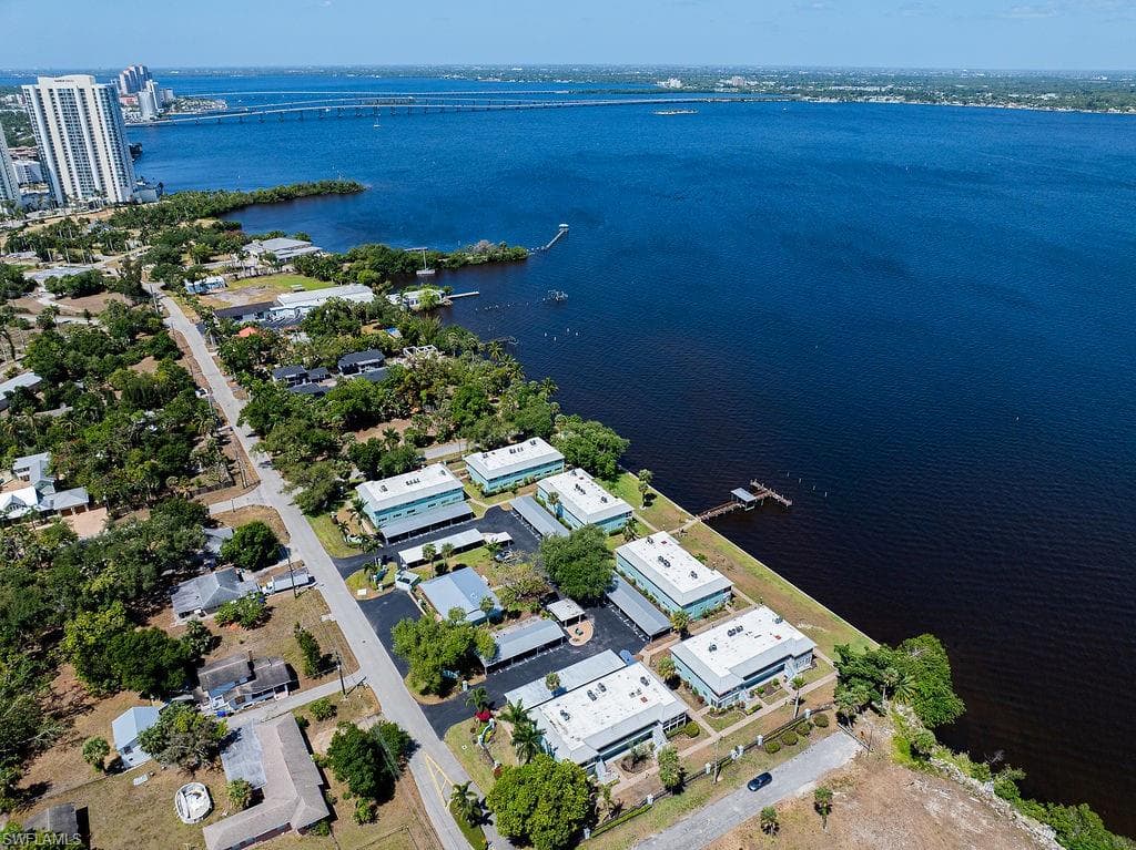 3225 E Riverside DR 26B FORT MYERS, FL 33916