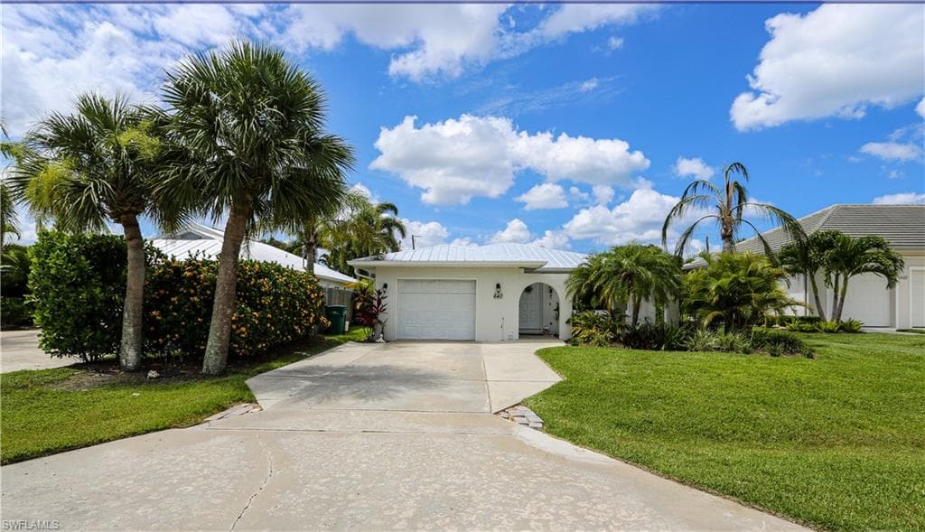 640 104th AVE N NAPLES, FL 34108