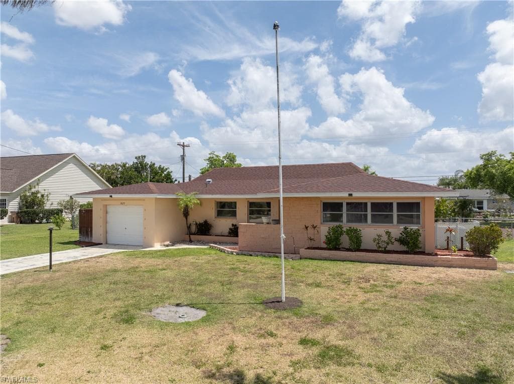 3829 SE 2nd AVE CAPE CORAL, FL 33904