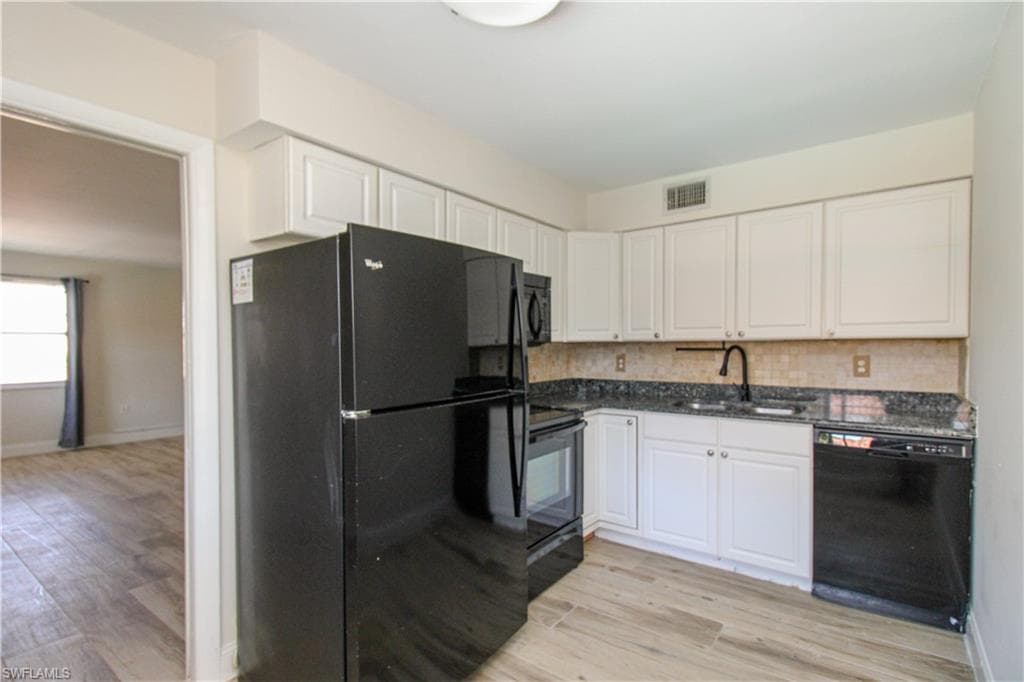 2102 Alamanda DR 202 NAPLES, FL 34102