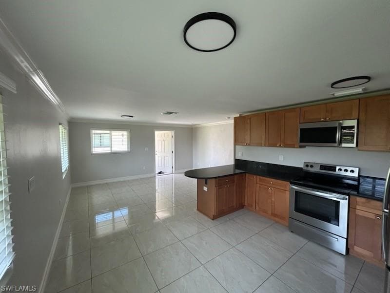 682 108th AVE N NAPLES, FL 34108