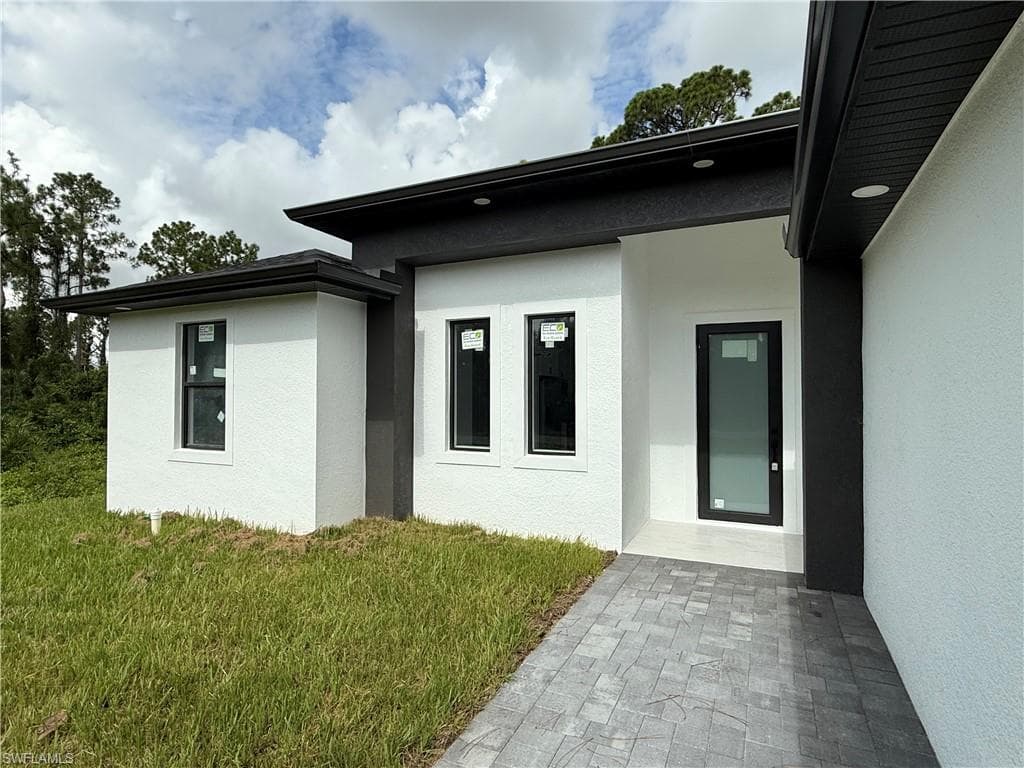 512 Genesee AVE S LEHIGH ACRES, FL 33974