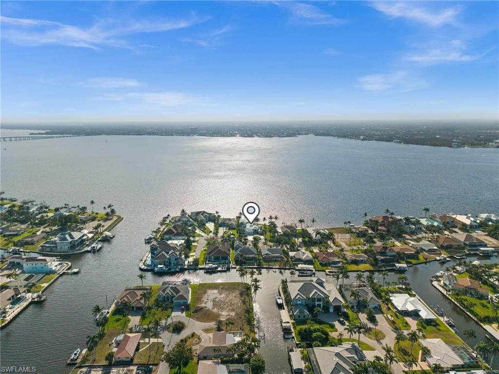 5625 Riverside DR CAPE CORAL, FL 33904