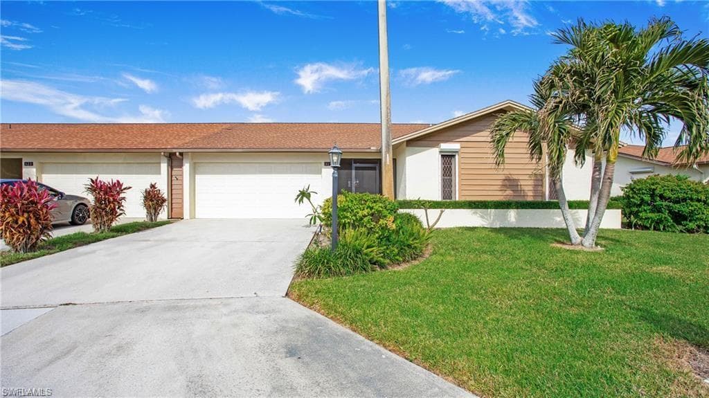 319 Reynolds CT M12 NAPLES, FL 34112