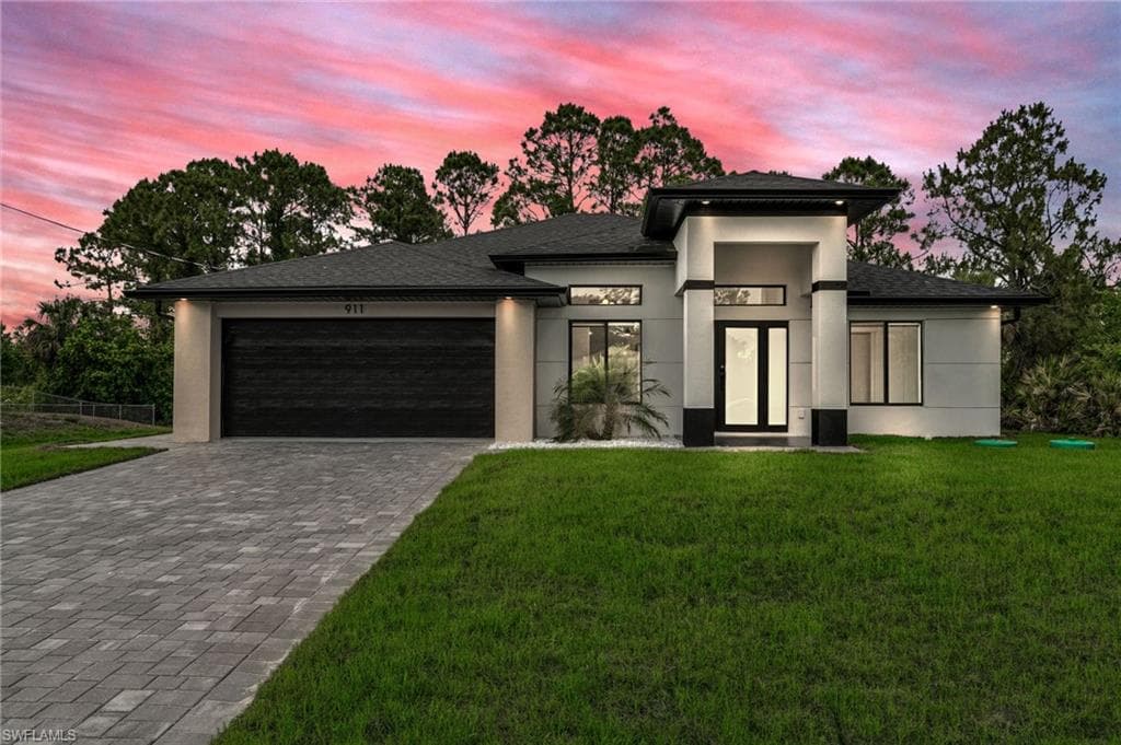 911 Anthony ST E LEHIGH ACRES, FL 33974