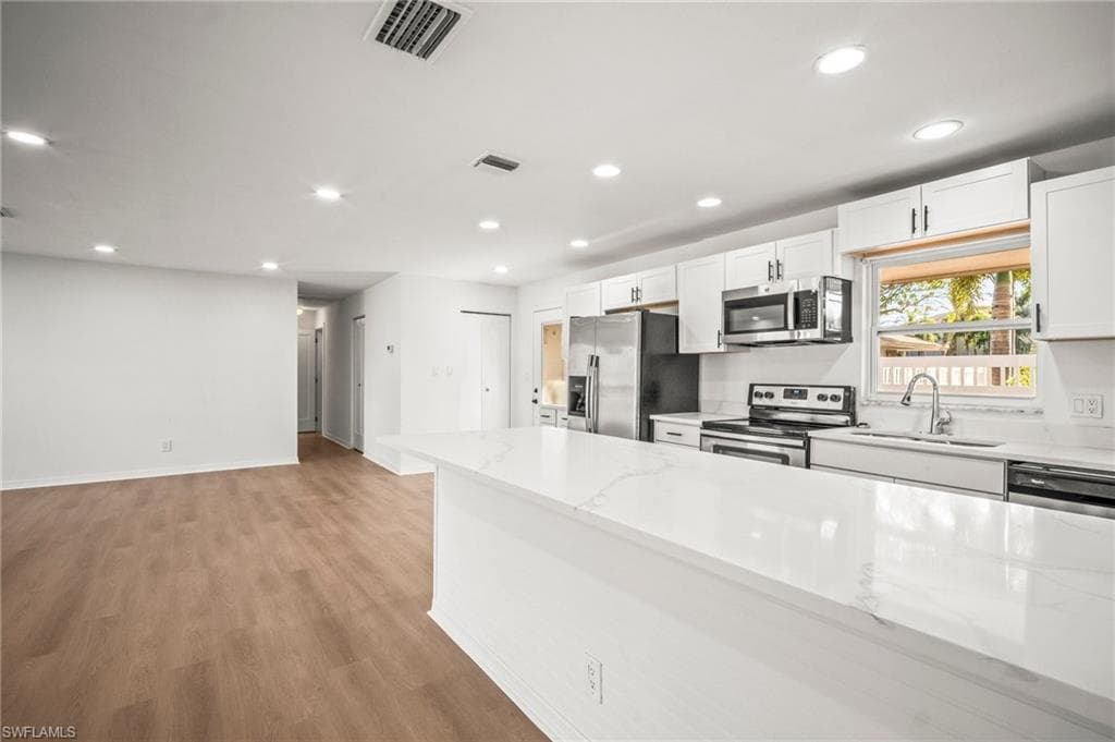 4293 island CIR 2 FORT MYERS, FL 33919