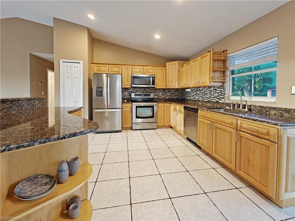 2019 NE 16th PL CAPE CORAL, FL 33909