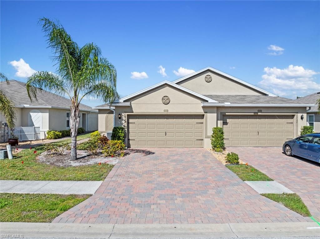 10741 Crossback LN LEHIGH ACRES, FL 33936