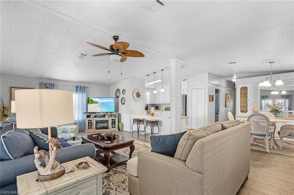 9126 Flamingo CIR NORTH FORT MYERS, FL 33903
