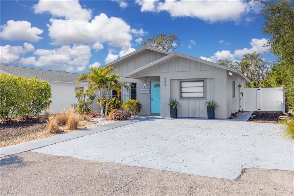 668 94th AVE N NAPLES, FL 34108