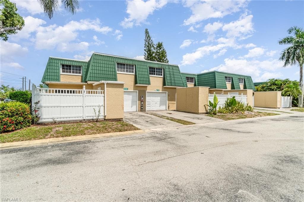 5816 Whiting CT FORT MYERS, FL 33919