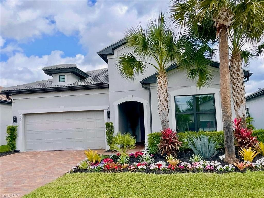 9729 Everglades DR NAPLES, FL 34120