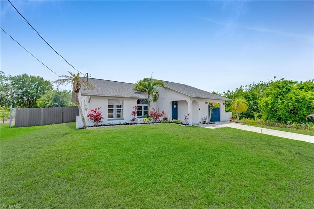3721 6th ST W LEHIGH ACRES, FL 33971