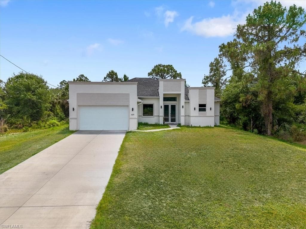 409 Columbus BLVD S LEHIGH ACRES, FL 33974