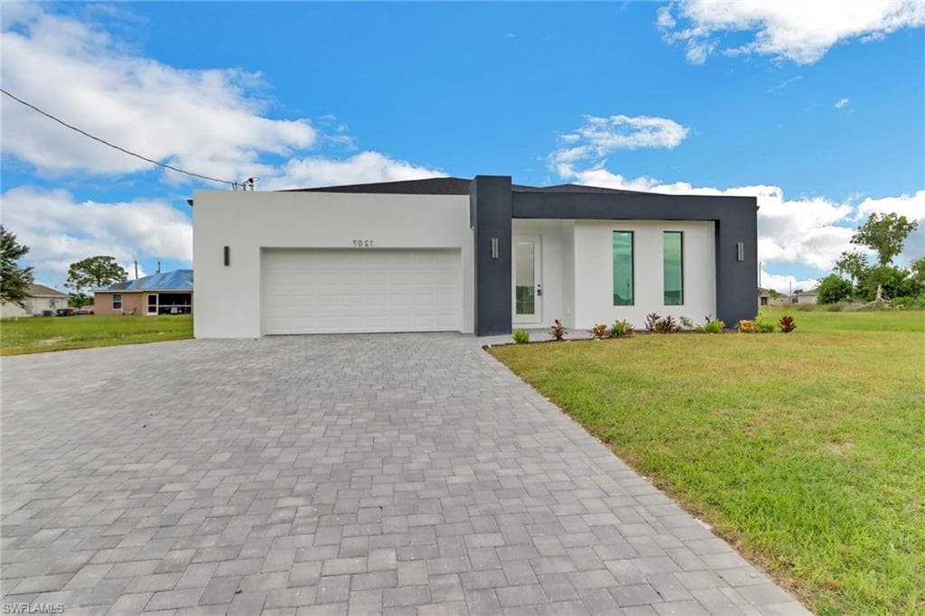 4137 E Gator CIR CAPE CORAL, FL 33909