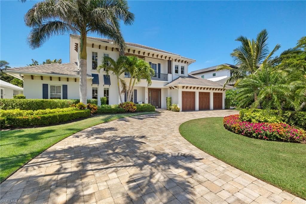 655 7TH AVE N NAPLES, FL 34102